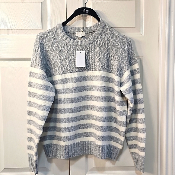 NWT Caslon Stripe Crewneck Lightweight Sweater. Heather Gray/Ivory L - Picture 1 of 11